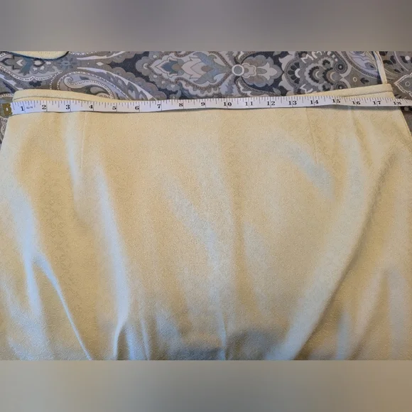 Tahari yellow suit with cute bow - Picture 10 of 11